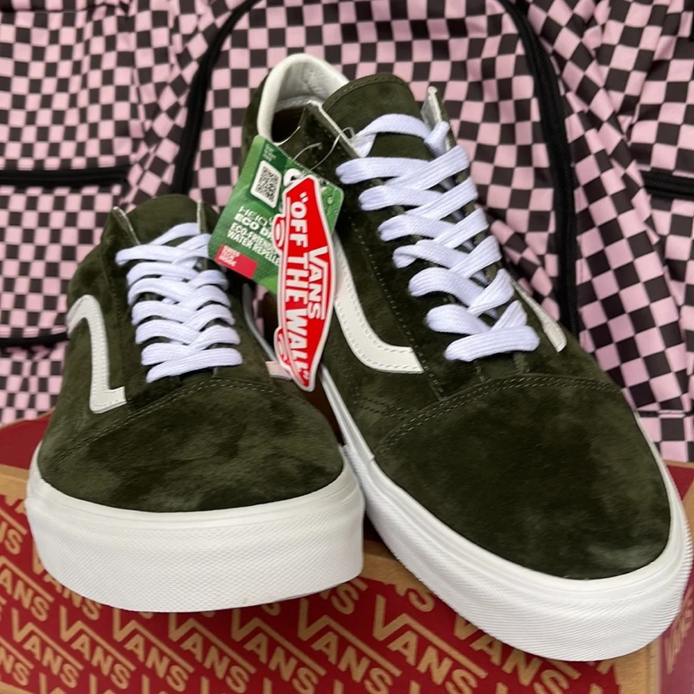 Vans Men’s Old Skool
Pig Suede Grape Leaf
VN0A4BW250K
Sneakers - Picture 7 of 16